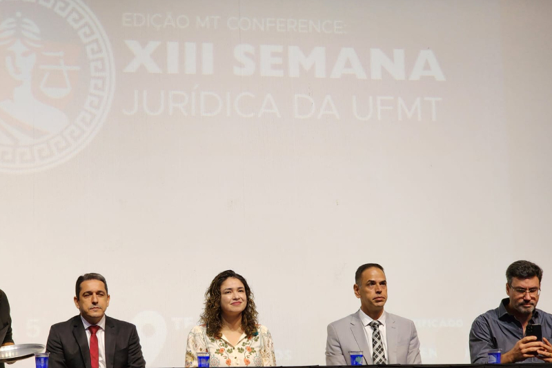 Subdefensora pública-geral destaca papel da Defensoria a estudantes na XIII Semana Jurídica da UFMT
