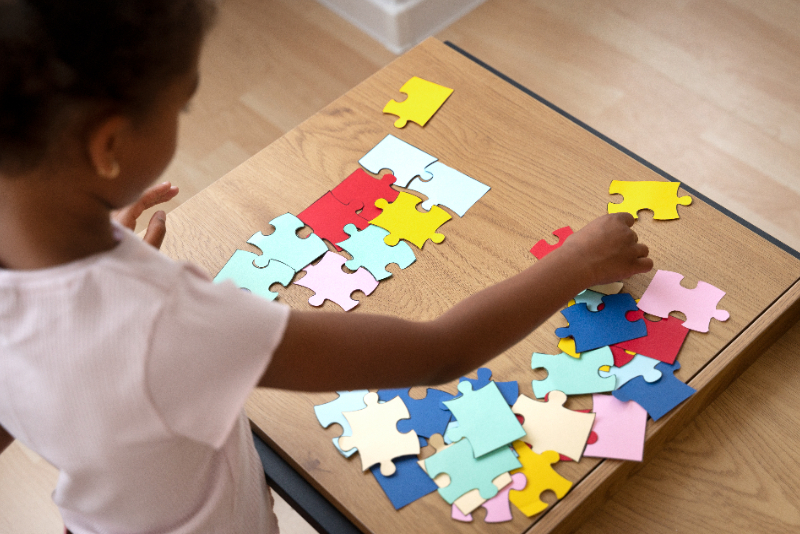Defensoria pede e Justiça determina que Município disponibilize assistente educacional para criança com autismo