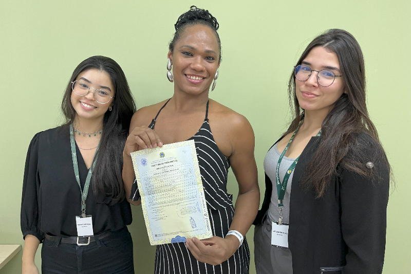 Com apoio da DPEMT, mulheres trans retificam nome e gênero e celebram dignidade no Mês do Orgulho