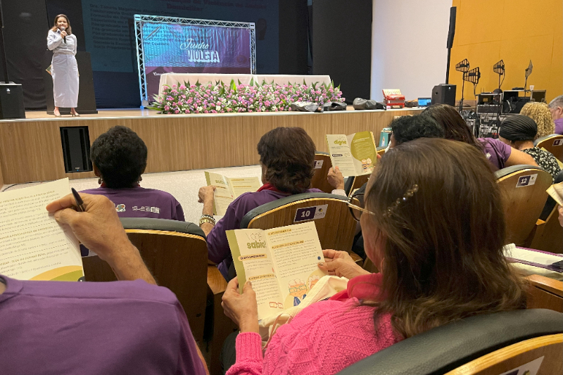 DPEMT participa de seminário sobre violência contra idosos com debates e troca de experiências