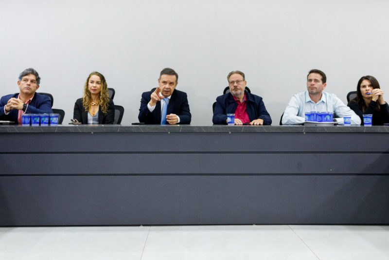 Representantes de órgãos públicos conhecem layout da Central de Conciliação da Saúde