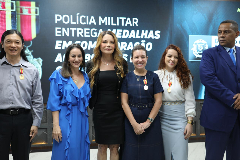 Defensora pública recebe Medalha “190 Anos da PMMT” em reconhecimento ao seu trabalho